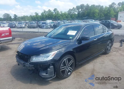 2017 Honda Accord Touring V6 z USA, uszkodzony, nr VIN 1HGCR3F90HA030200
